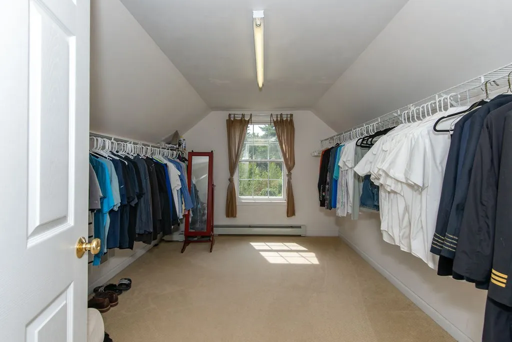 2 Jolan Lane Raymond NH 03077