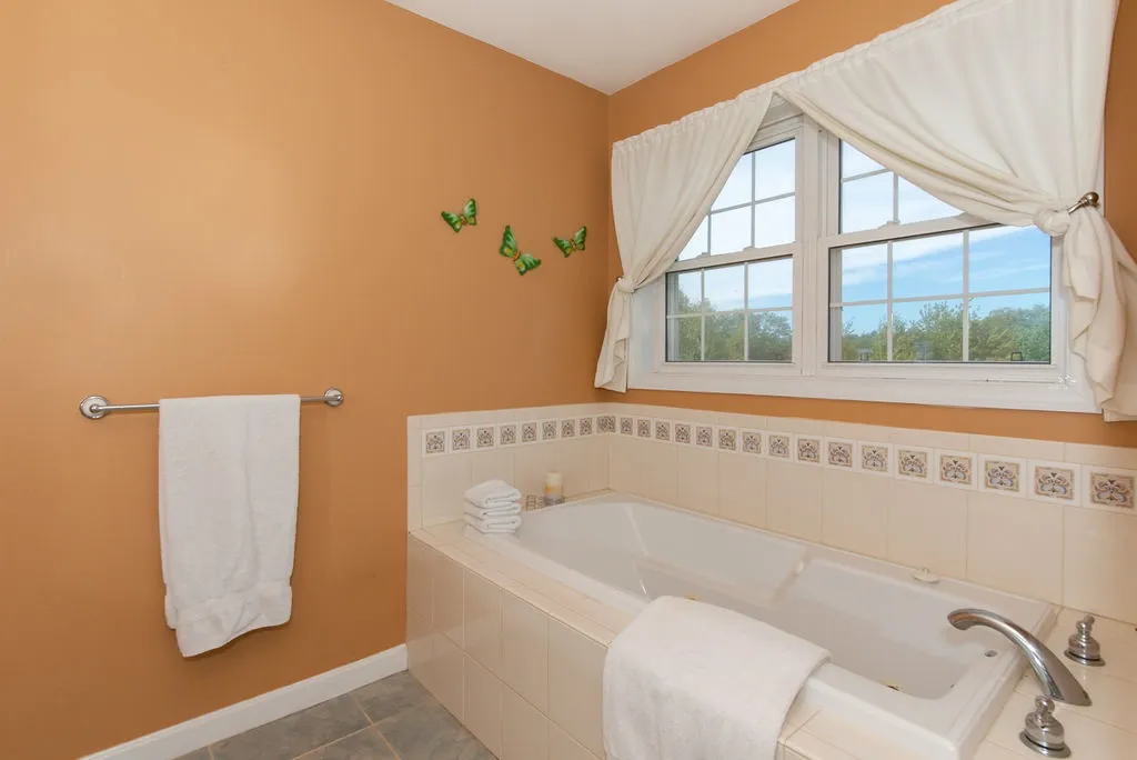 2 Jolan Lane Raymond NH 03077