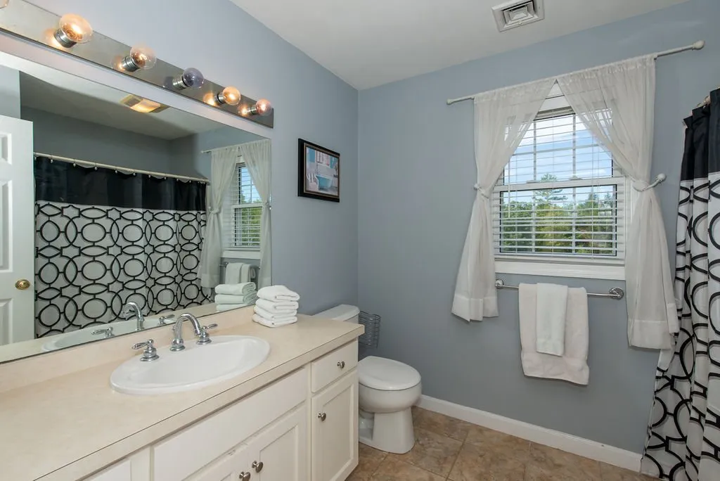 2 Jolan Lane Raymond NH 03077