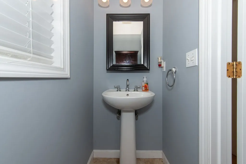 2 Jolan Lane Raymond NH 03077