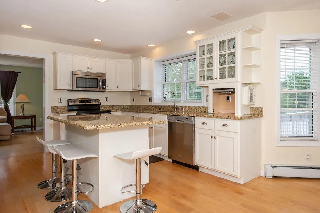 2 Jolan Lane Raymond NH 03077