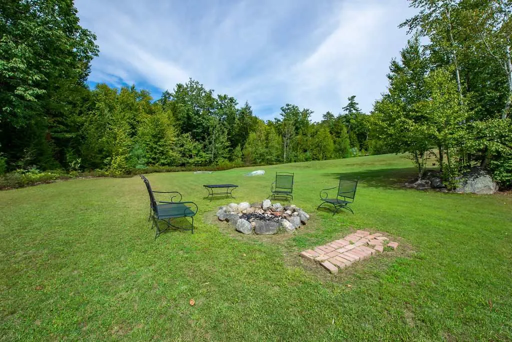 2 Jolan Lane Raymond NH 03077