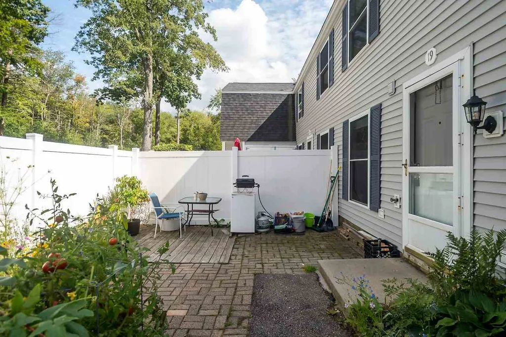 19 Hemlock Forest Road Dover NH 03820
