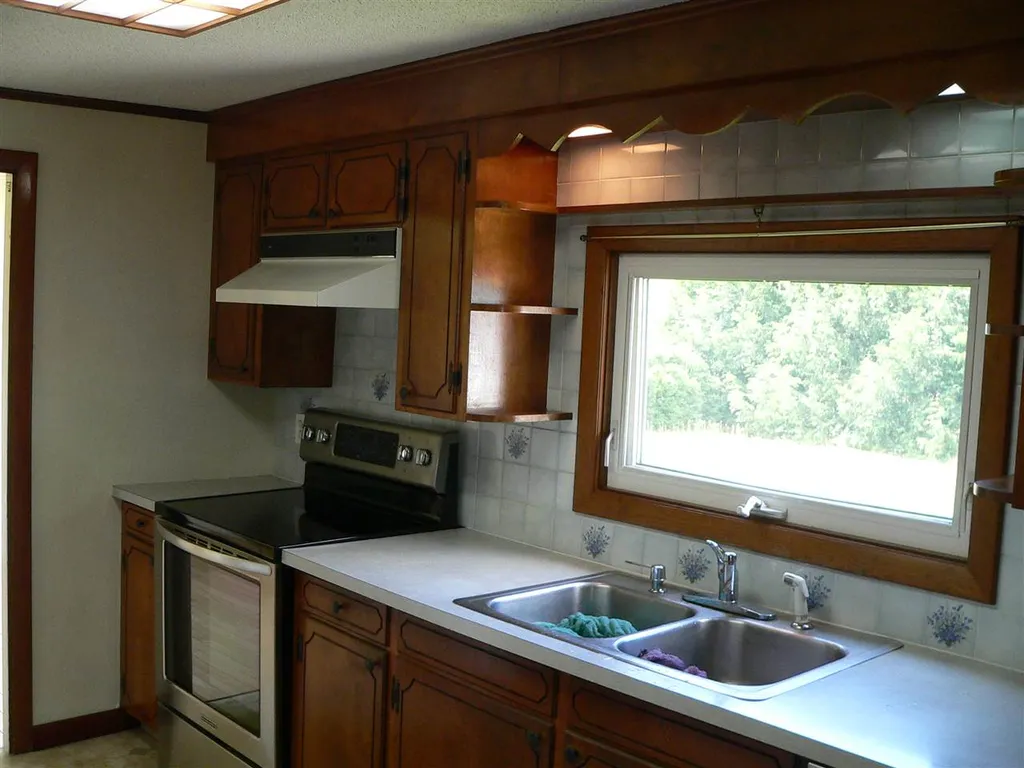 19 Nh Route 145 Colebrook NH 03576