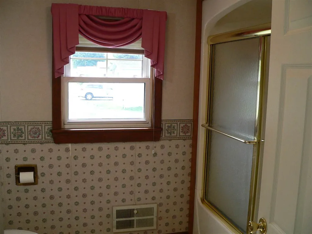19 Nh Route 145 Colebrook NH 03576