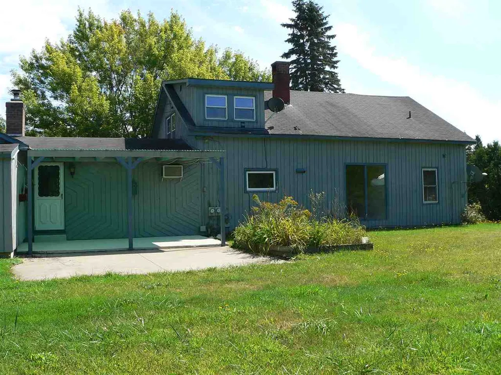19 Nh Route 145 Colebrook NH 03576