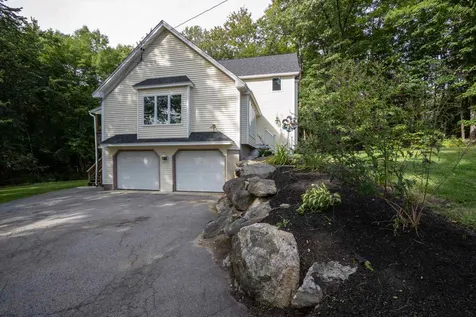 3 Independence Drive Salem NH 03079