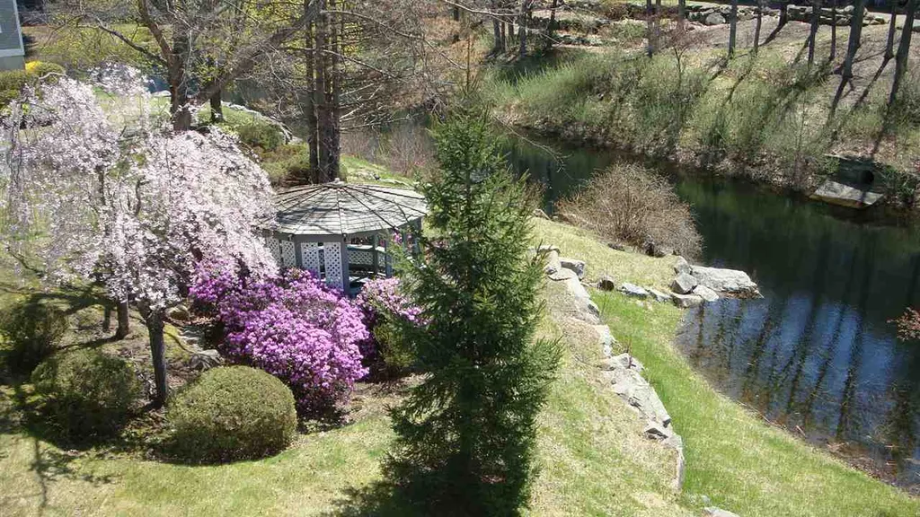 16 Ledgewood Hills Drive Nashua NH 03062