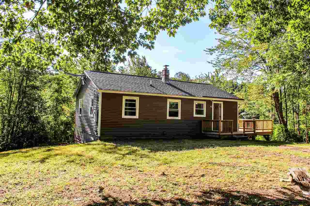 18 W. Shore Drive Raymond NH 03077