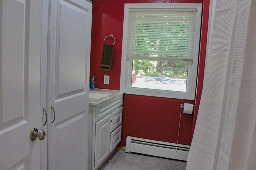 18 W. Shore Drive Raymond NH 03077