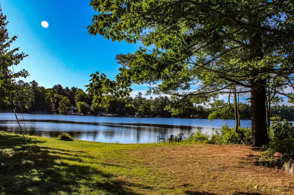 18 W. Shore Drive Raymond NH 03077