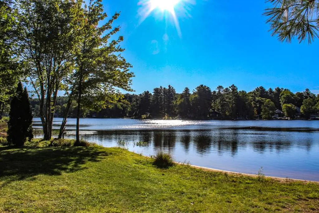 18 W. Shore Drive Raymond NH 03077