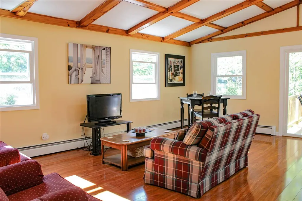 18 W. Shore Drive Raymond NH 03077