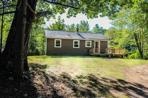 18 W. Shore Drive Raymond NH 03077