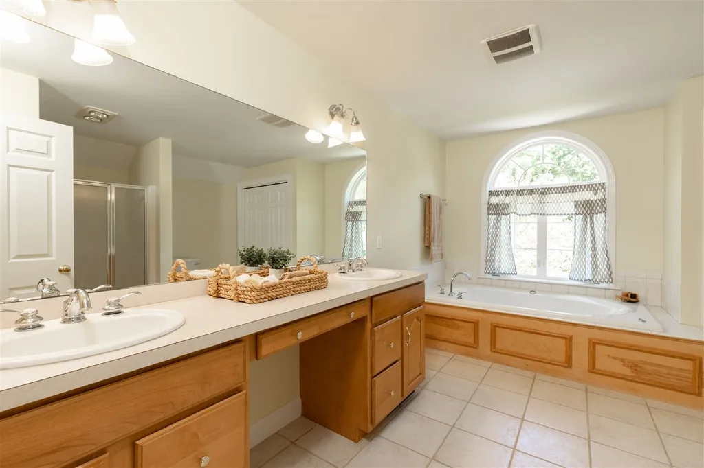14 Easton Hill Lane Stratham NH 03885