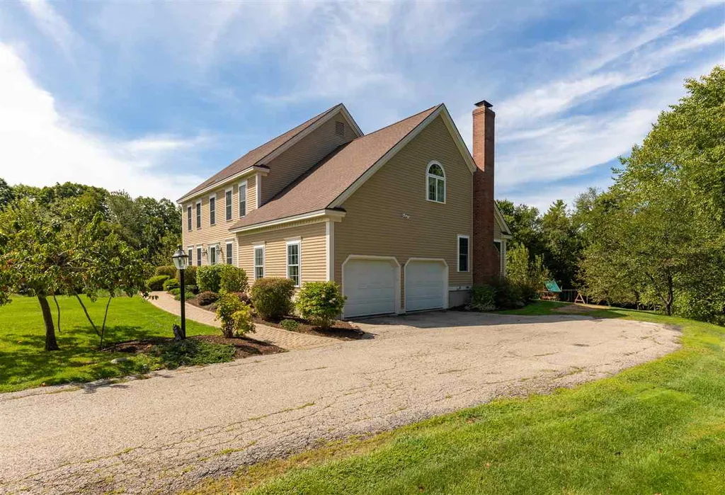 14 Easton Hill Lane Stratham NH 03885