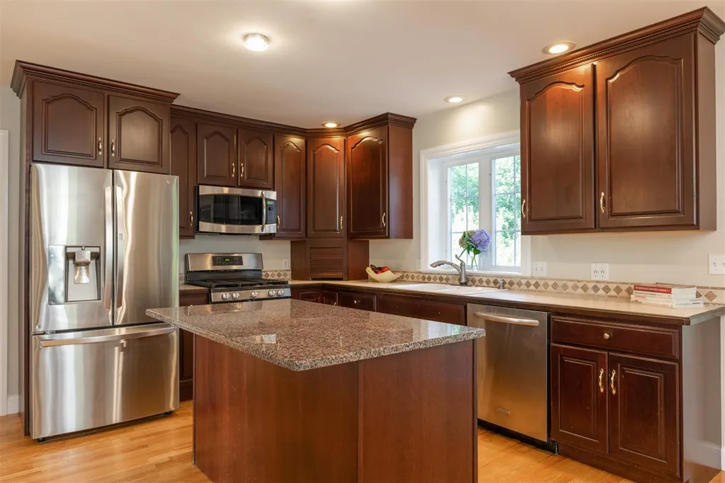 14 Easton Hill Lane Stratham NH 03885