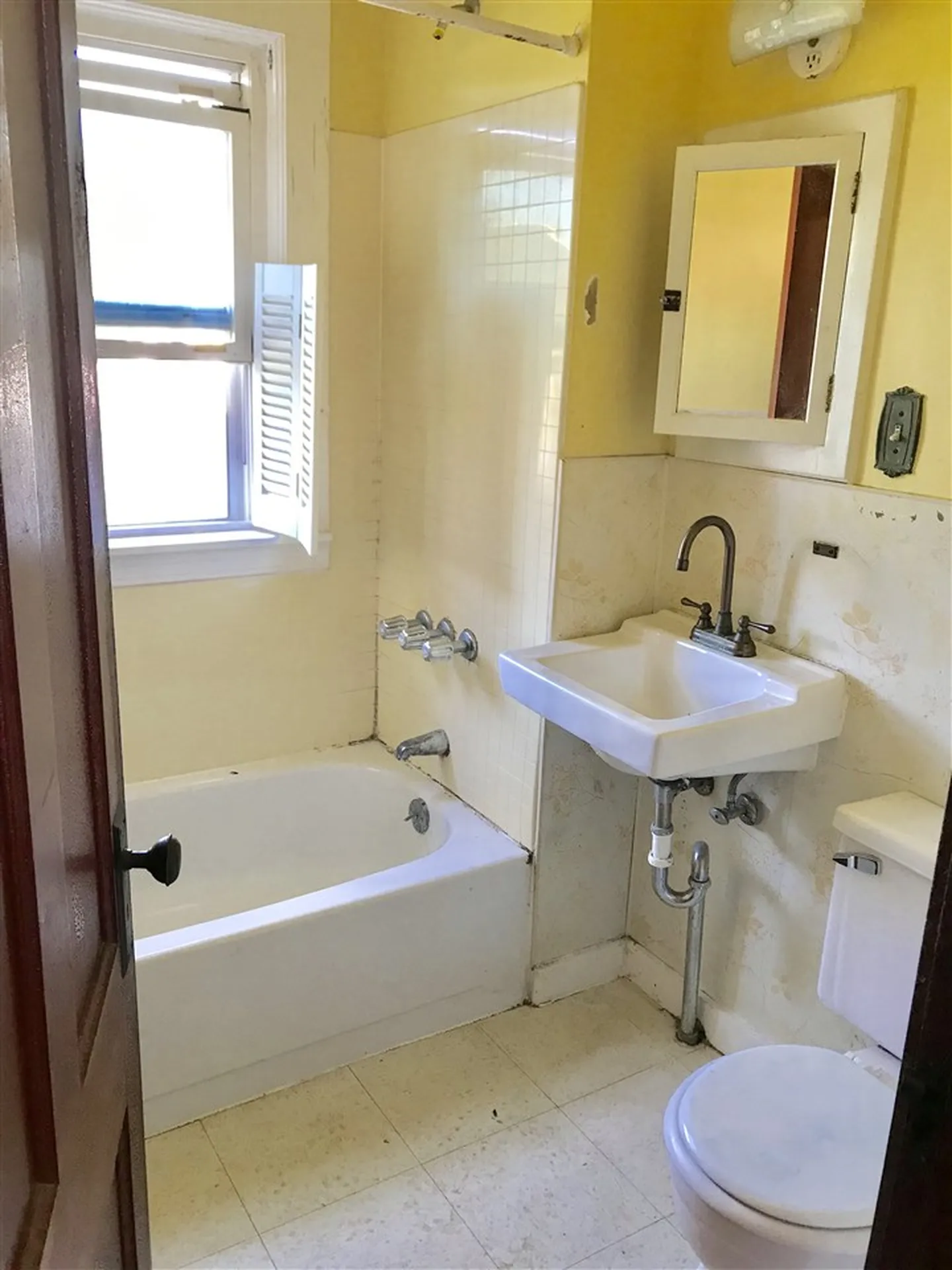24 Mulberry Street Nashua NH 03060