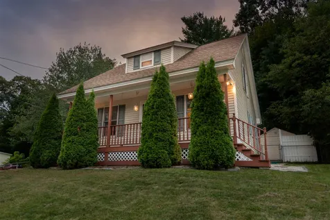 33 Millville Street Salem NH 03079