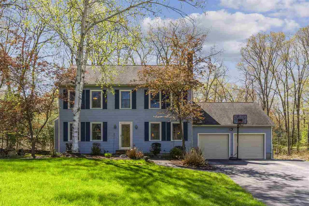 12 Spruce Street Londonderry NH 03053