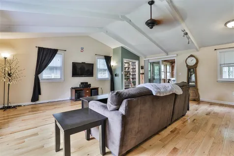 54 Heritage Circle Hudson NH 03051