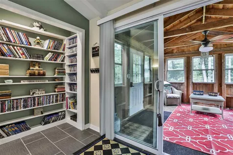 54 Heritage Circle Hudson NH 03051