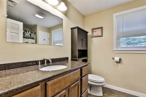 54 Heritage Circle Hudson NH 03051