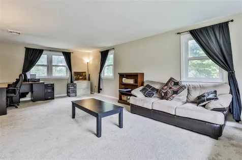 54 Heritage Circle Hudson NH 03051