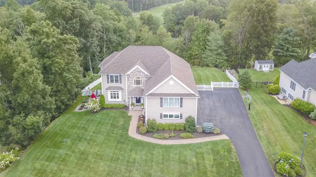 37 Ticklefancy Lane Salem NH 03079