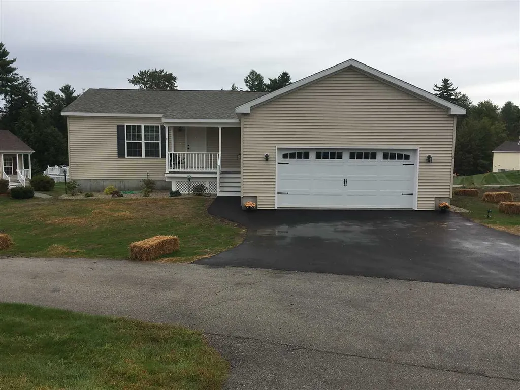 8 Loggers Lane Sandown NH 03873