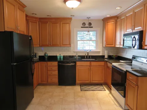47 Middle Road Brentwood NH 03833