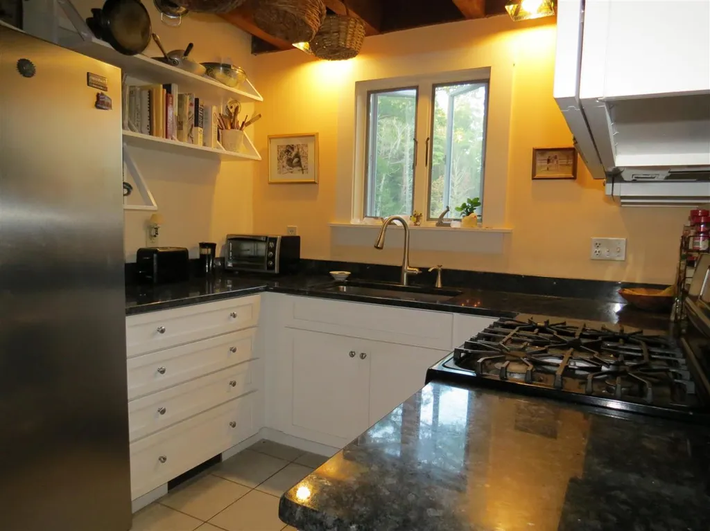 13 Brookhaven Road Kingston NH 03848