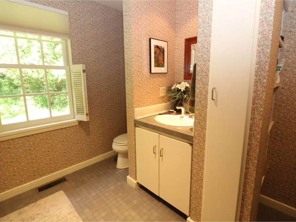61 Pettingill Road Essex VT 05452