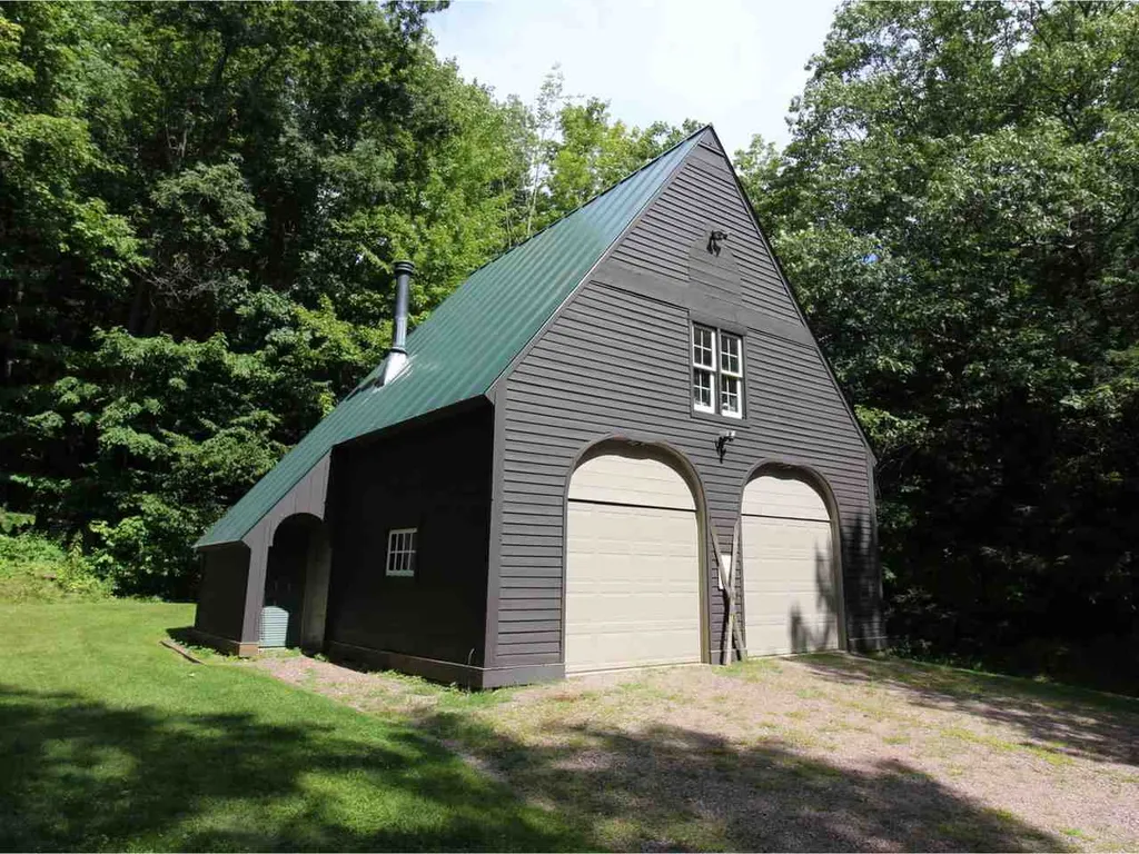 61 Pettingill Road Essex VT 05452