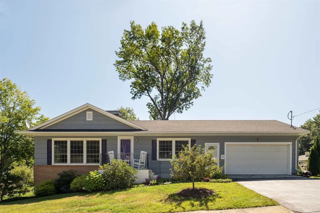 40 Dion Avenue Kittery ME 03904