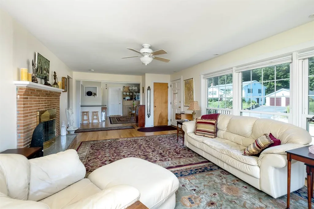 40 Dion Avenue Kittery ME 03904