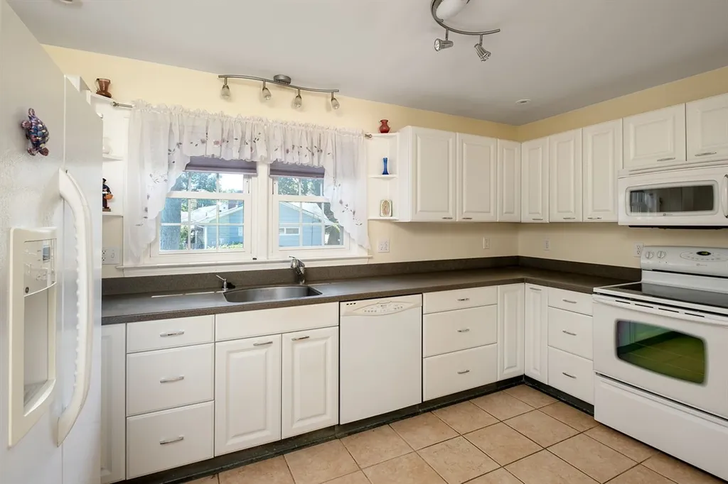 40 Dion Avenue Kittery ME 03904