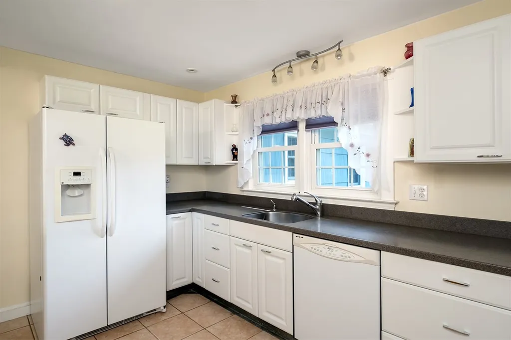 40 Dion Avenue Kittery ME 03904
