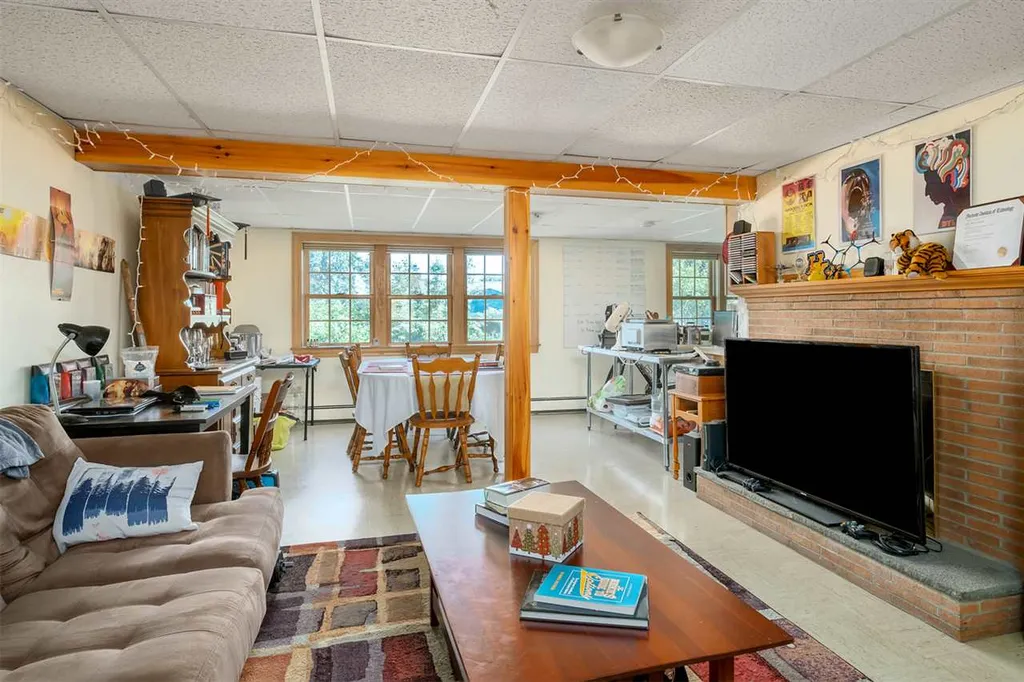 40 Dion Avenue Kittery ME 03904