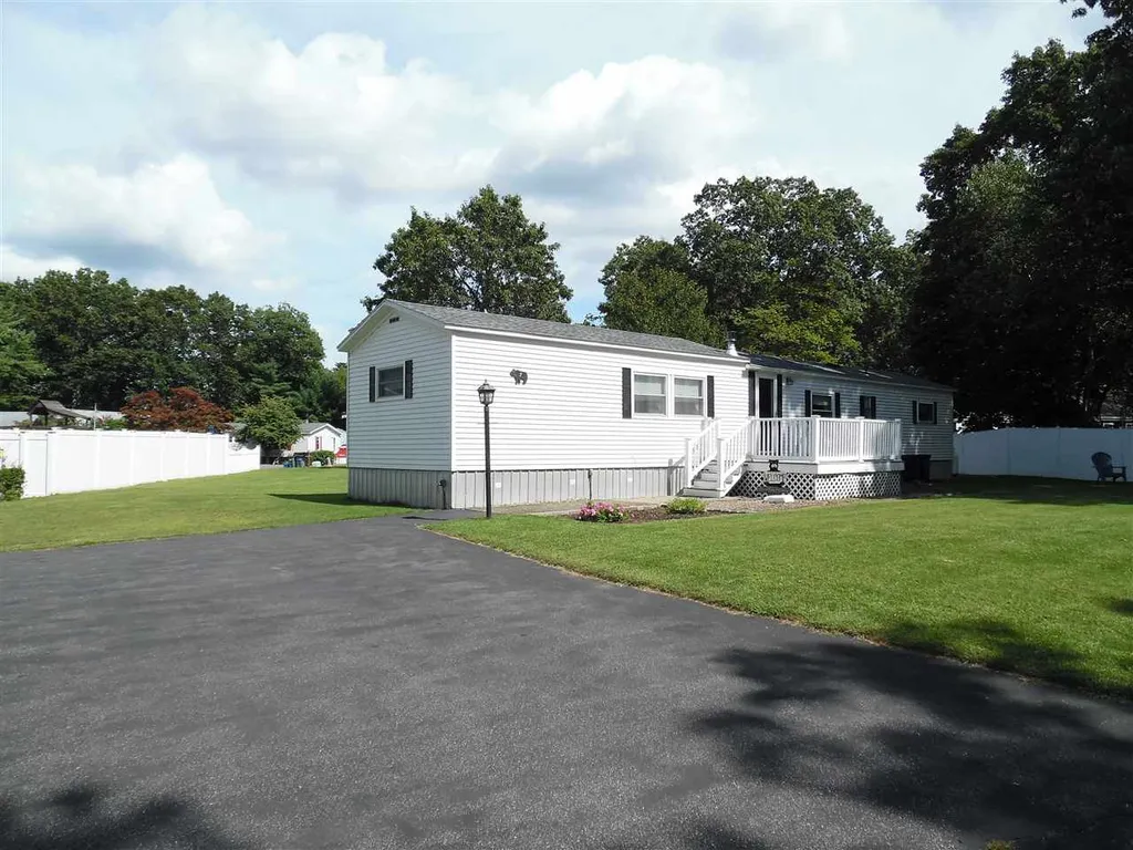 7 Alison Drive Seabrook NH 03874