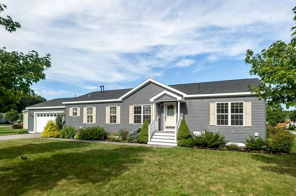 14 Goldenrod Way North Hampton NH 03862