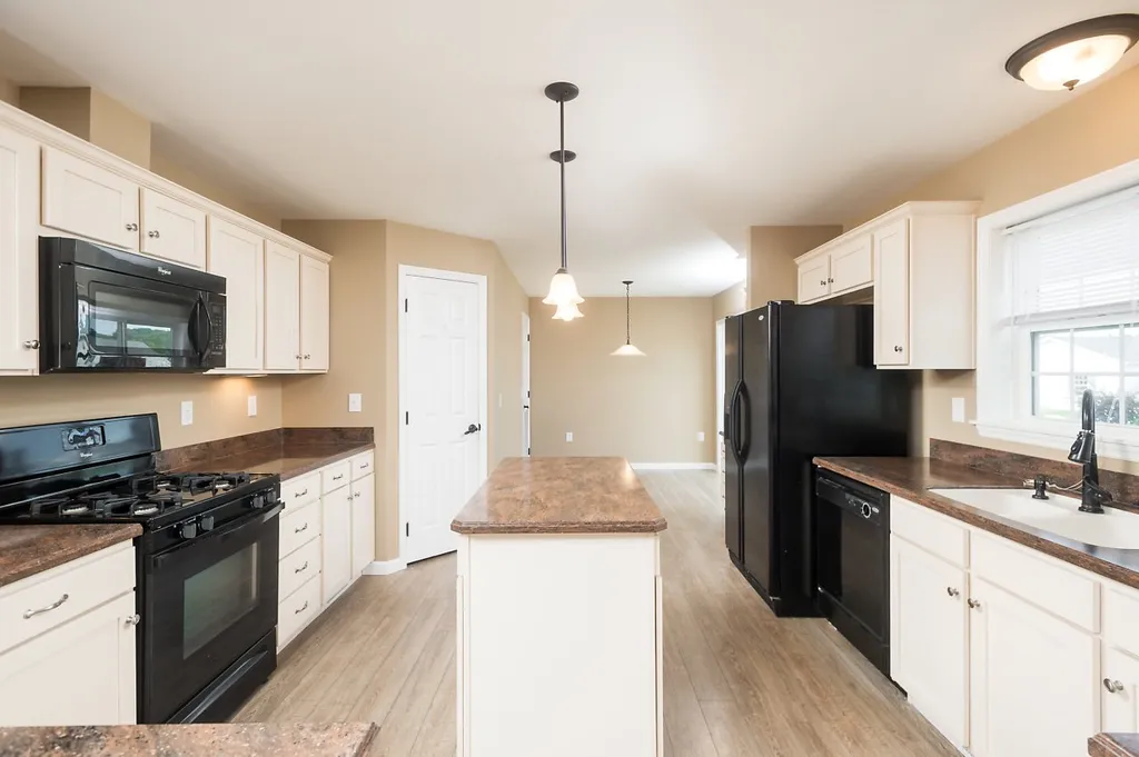 14 Goldenrod Way North Hampton NH 03862