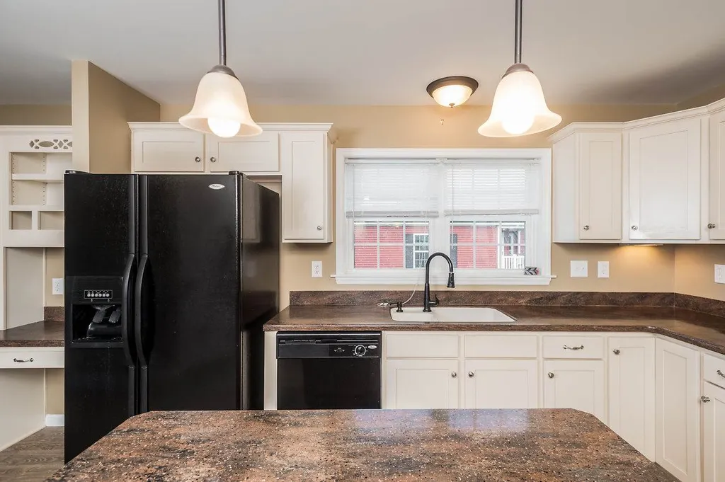 14 Goldenrod Way North Hampton NH 03862