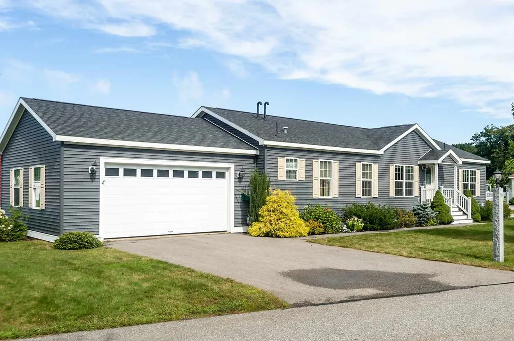 14 Goldenrod Way North Hampton NH 03862