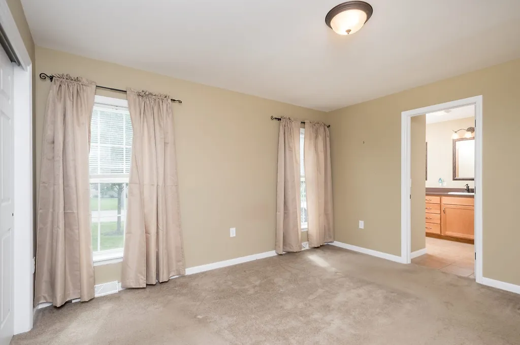 14 Goldenrod Way North Hampton NH 03862