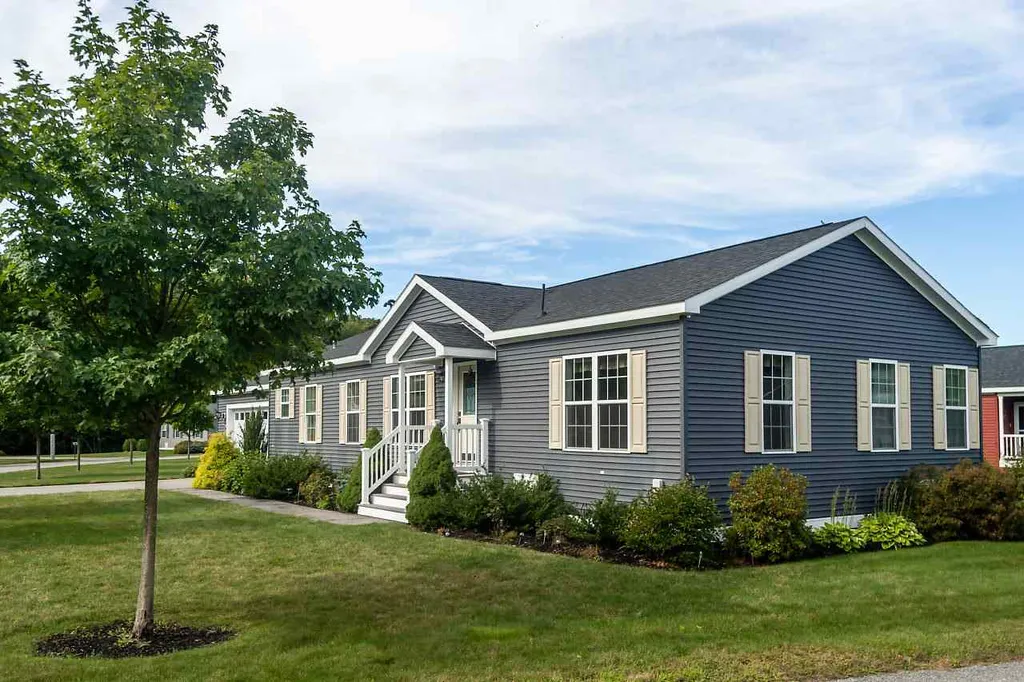 14 Goldenrod Way North Hampton NH 03862