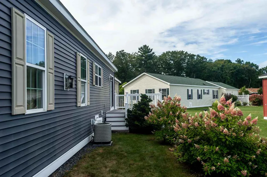 14 Goldenrod Way North Hampton NH 03862