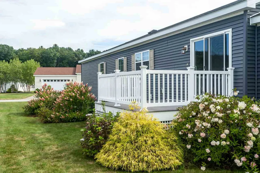 14 Goldenrod Way North Hampton NH 03862