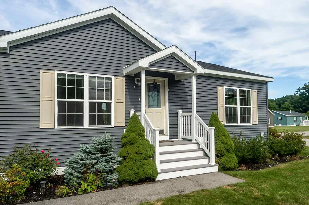 14 Goldenrod Way North Hampton NH 03862