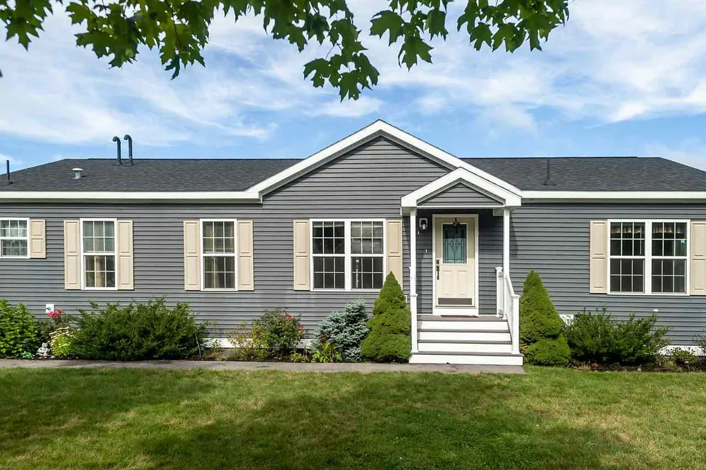 14 Goldenrod Way North Hampton NH 03862
